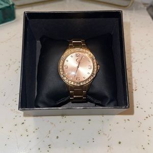 Rose gold guess womens watch!! Worn twice! Extra links comes with it!